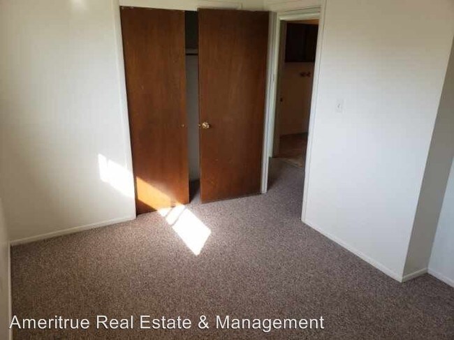 Building Photo - 2 br, 1 bath Apartment - 650 E. 200 N.