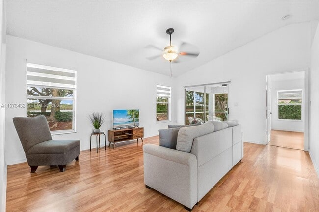 Building Photo - 2020 SE 5th Pl