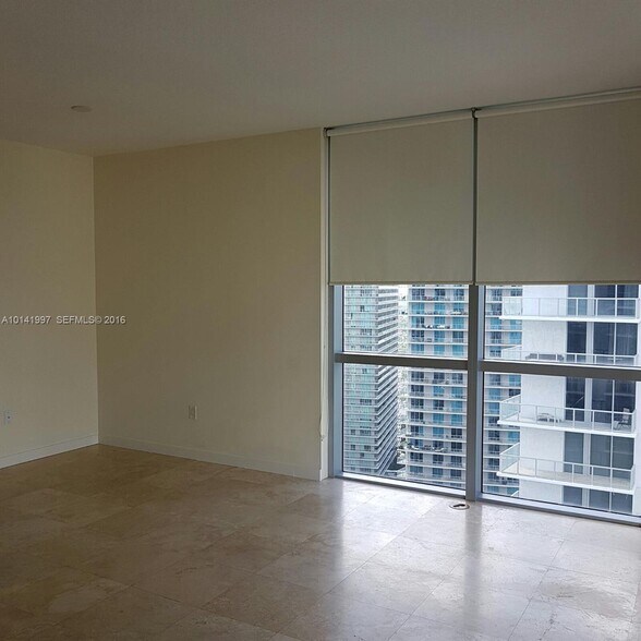Building Photo - 1060 Brickell Ave