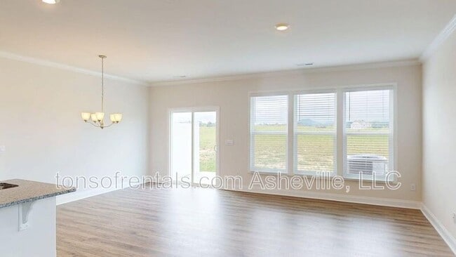 Building Photo - 545 Wheatfield Rd