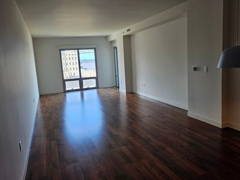 Main Living Space - 1310 NW Naito Pky