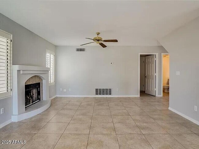 Building Photo - 16625 S 34th Way