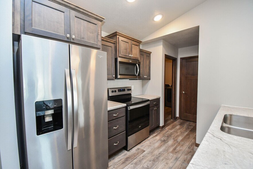 Building Photo - 1114 N Brennan Ct