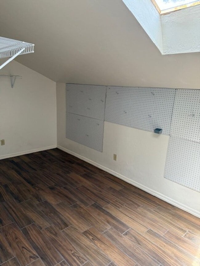 Building Photo - Move In Ready Condo in Woodside Villas