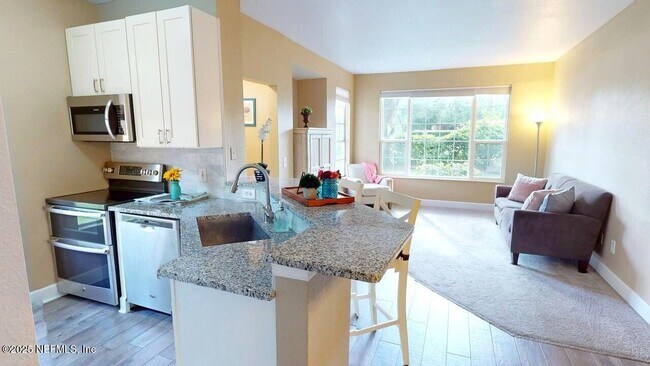 Building Photo - 13703 Richmond Park Dr N