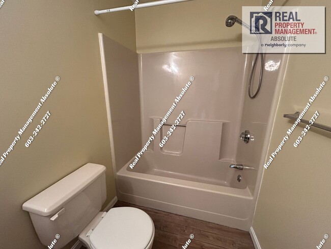 Building Photo - Renovated Townhome in Prime Location