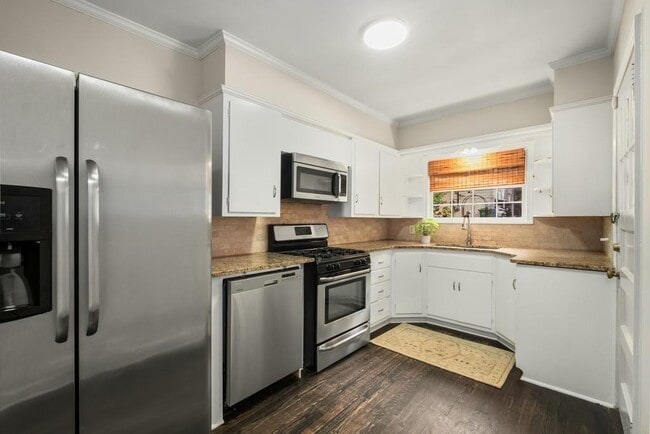 Building Photo - 140 Rumson Rd NE