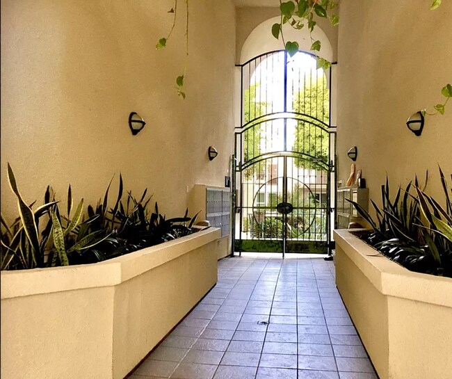 Building Photo - 3645 Cardiff Ave