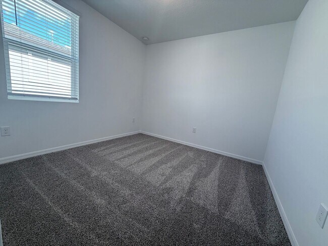 Building Photo - Stunning Eden Hills Home