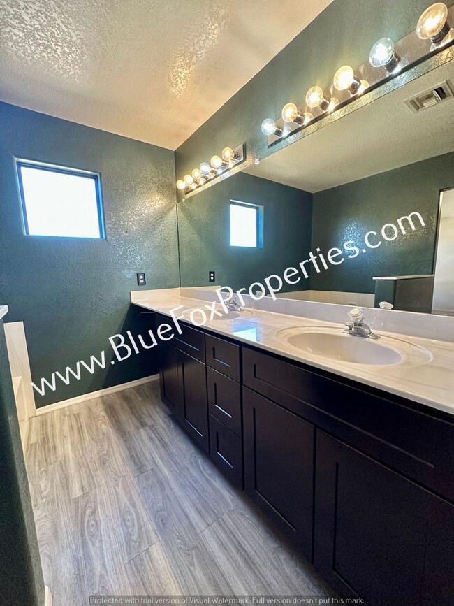 Building Photo - 3062 W Country Fair Dr