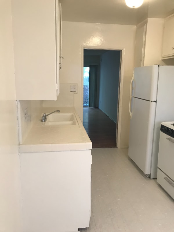 Building Photo - 1313 S Bundy Dr