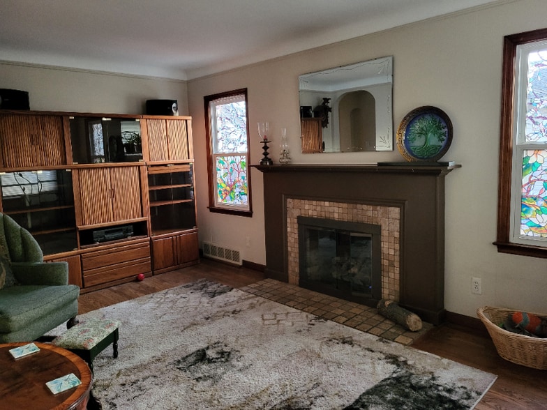 Building Photo - 15131 Crescentwood Ave