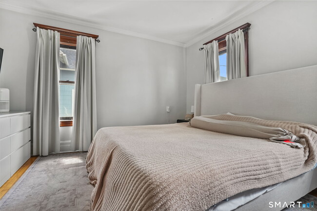 Building Photo - 8 Quintard Ave