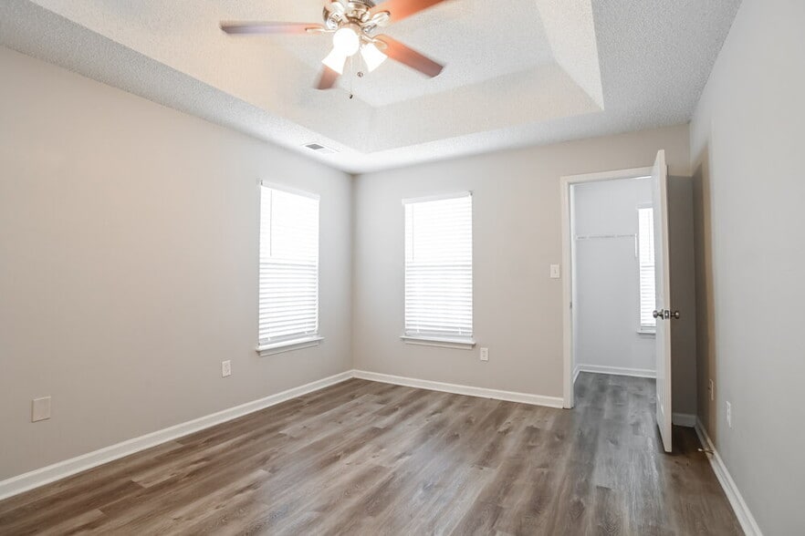 Building Photo - 4530 Fox Thorne Dr