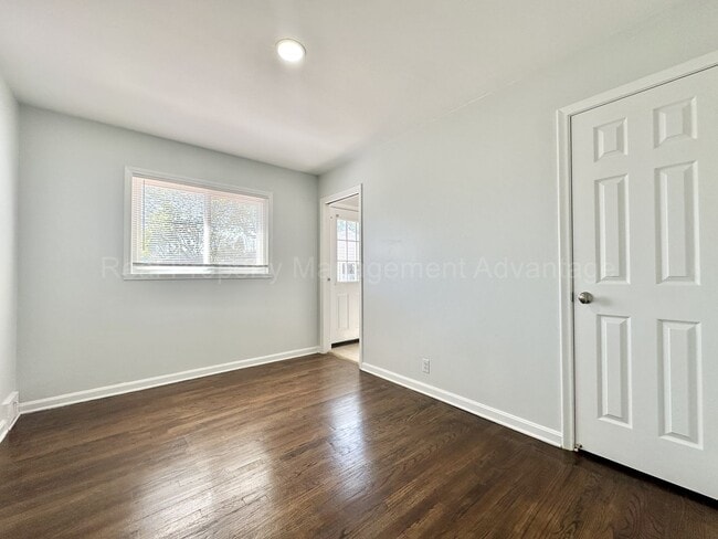 Building Photo - Updated Ranch with Bonus Space & Prime Loc...