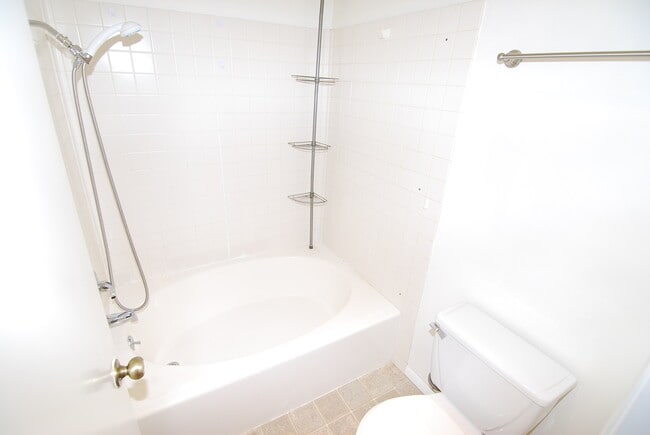 Building Photo - Resort-Style 2BD/2BA w/ Pool, Tennis Courts & 2 Parking Spaces