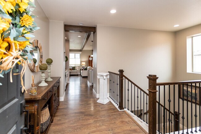 Building Photo - Stunning Flying Horse Patio Home with Stun...