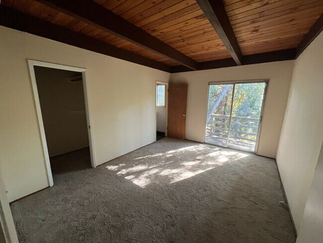 Building Photo - Mid-Century Hayward Home For Rent