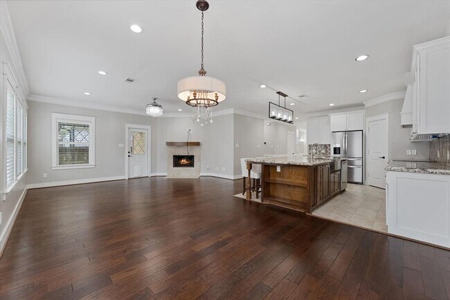 Building Photo - 13431 Hilton Head Dr