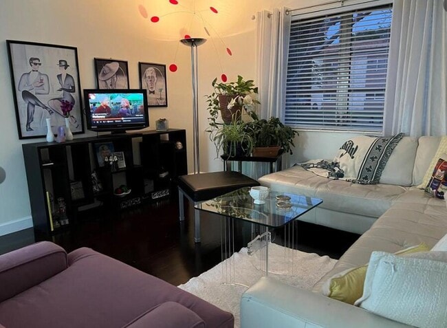 Building Photo - 1950 N Andrews Ave