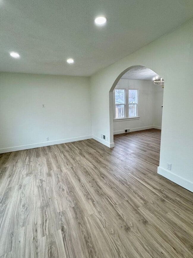 Building Photo - Updated 2 bedroom Niles Home