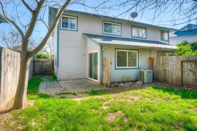 Building Photo - Greenwood Estates has an Excellent 2 Bedroom, 1.5 Bath Townhouse with a Backyard and Garage!