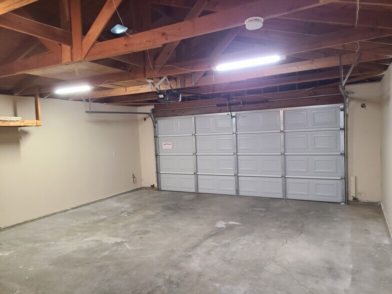 garage1 - 8567 Jimson Ave