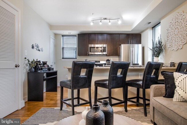 Building Photo - 417 18th St NE