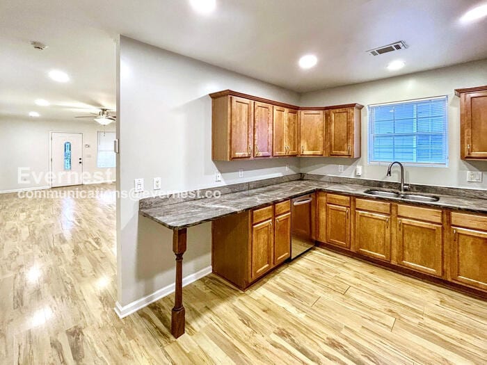 Building Photo - 1065 Fair St SW