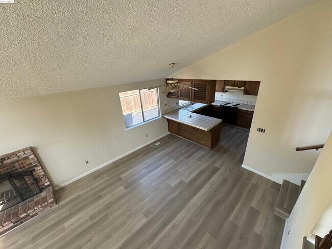 Building Photo - 912 Coyote Ct