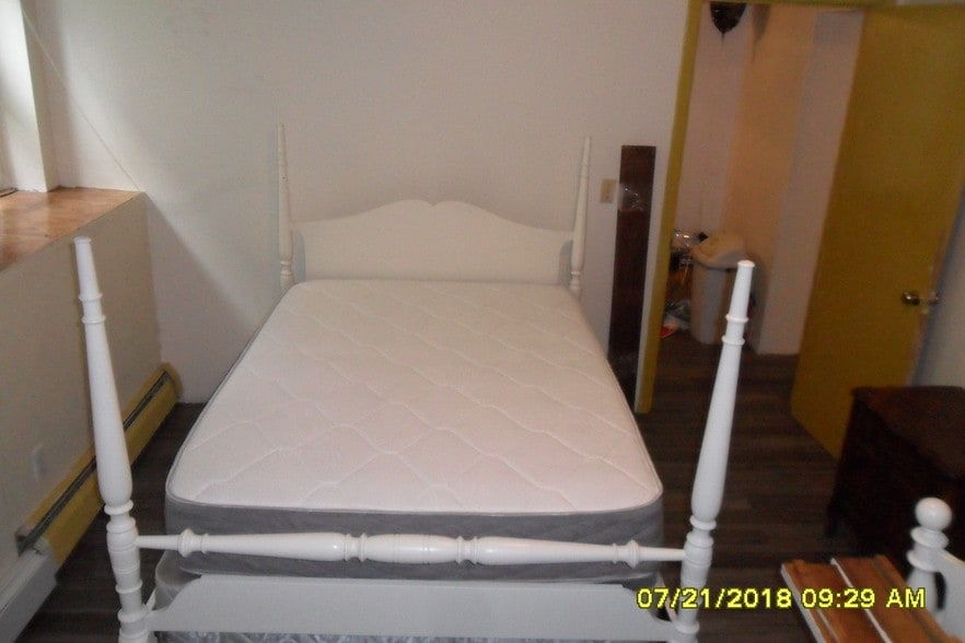 Apt 1 - BR 1 full size bed - 523 E State St