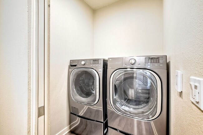 Building Photo - Luxury Hillcrest Home for Rent in San Diego