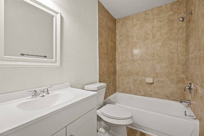 Building Photo - Freshly renovated, spacious 3 bedroom, 1.5...