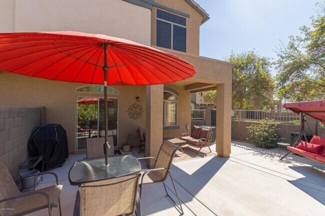 Building Photo - 2 Bedroom, 2.5 Bath Townhome Available NOW!
