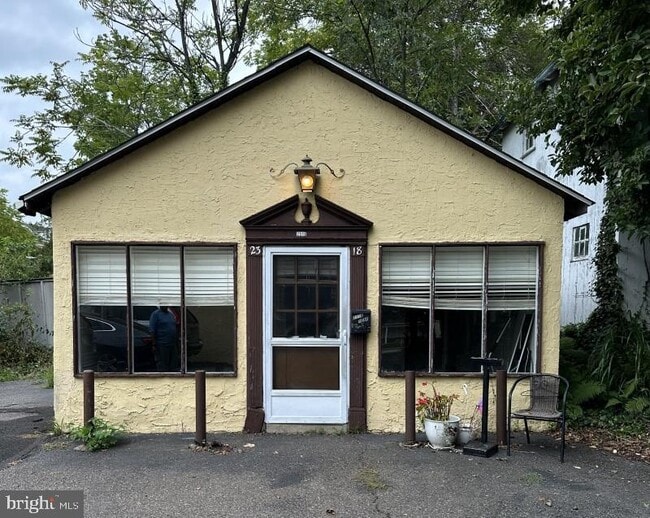 Building Photo - 2318 Huntingdon Pike