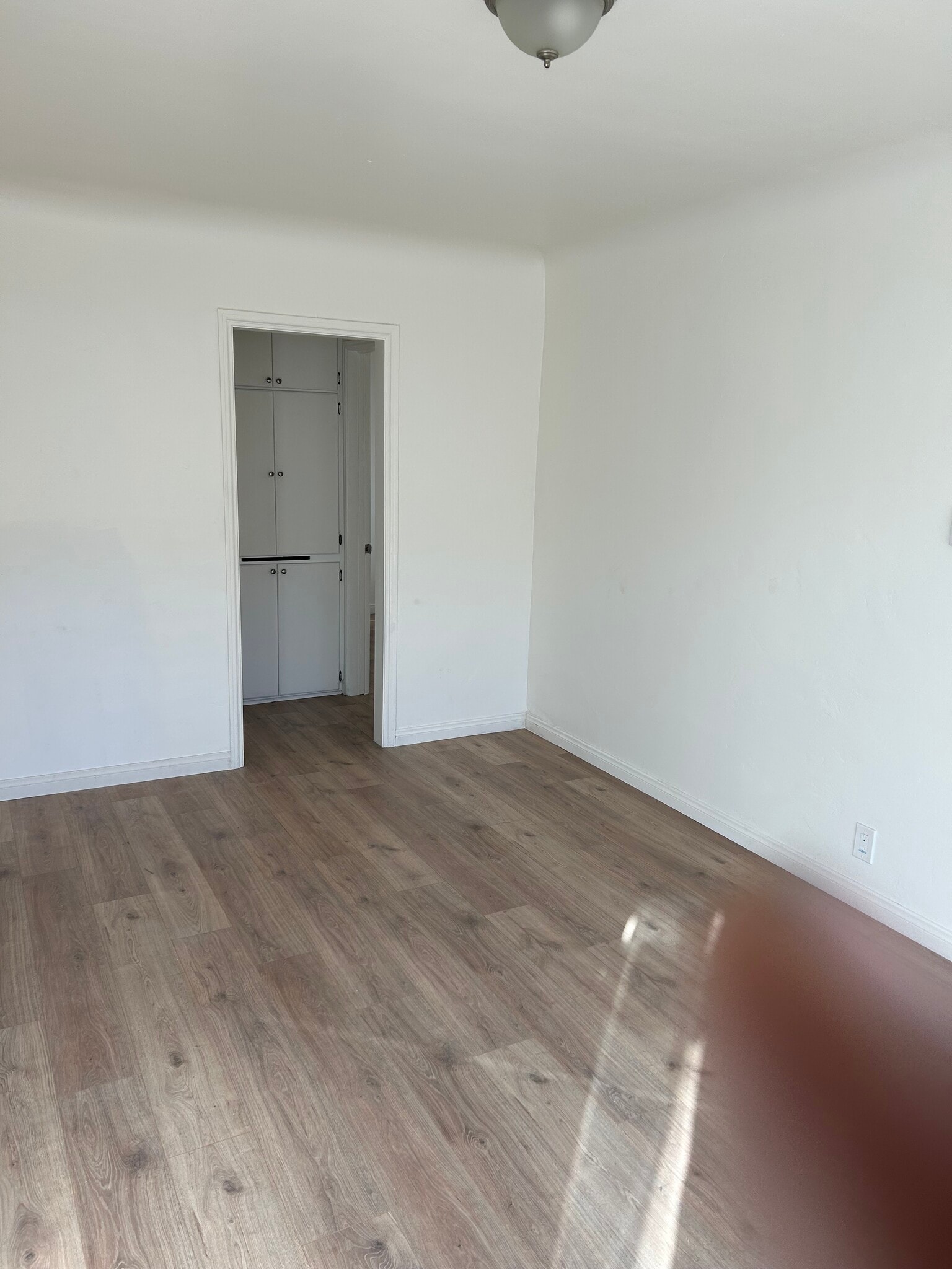 LIVING ROOM - 422 W Laurel St