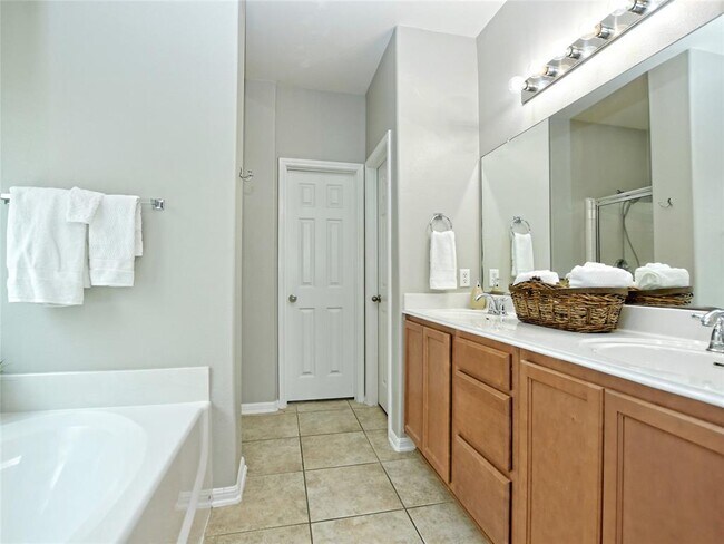 Building Photo - 4228 Rolling Water Dr