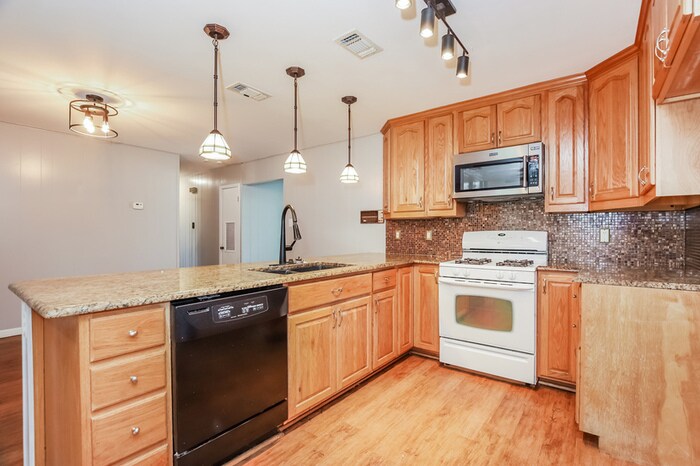 Building Photo - 5103 Redding Dr