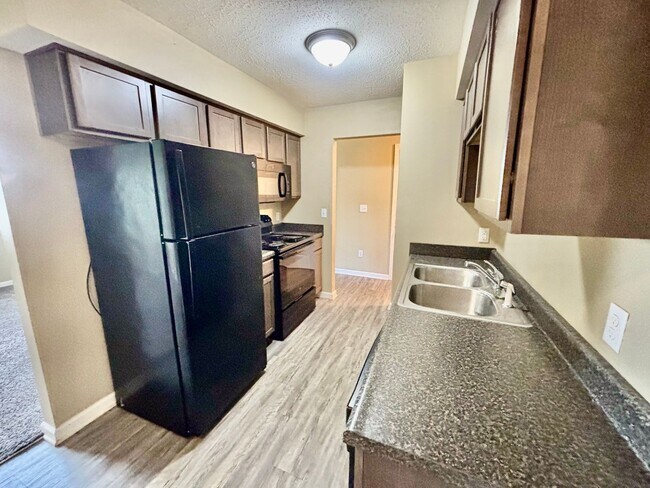 Building Photo - Affordable 2 Bedroom Living in the Heart o...