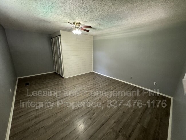 Building Photo - 300 Lozes Ave