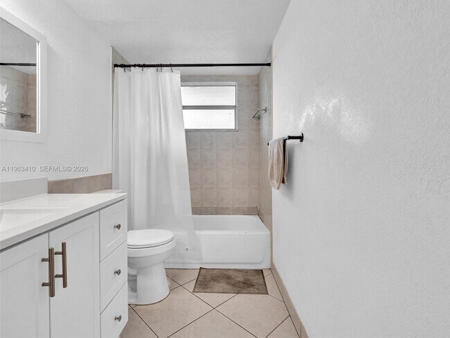 Building Photo - 1770 NE 191st St