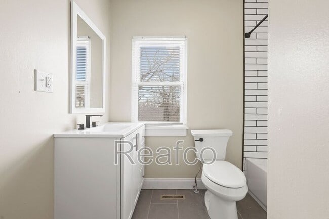 Building Photo - 831 Studer Ave