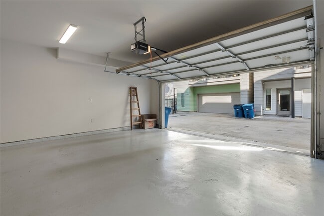 Building Photo - 2104 Dennis St