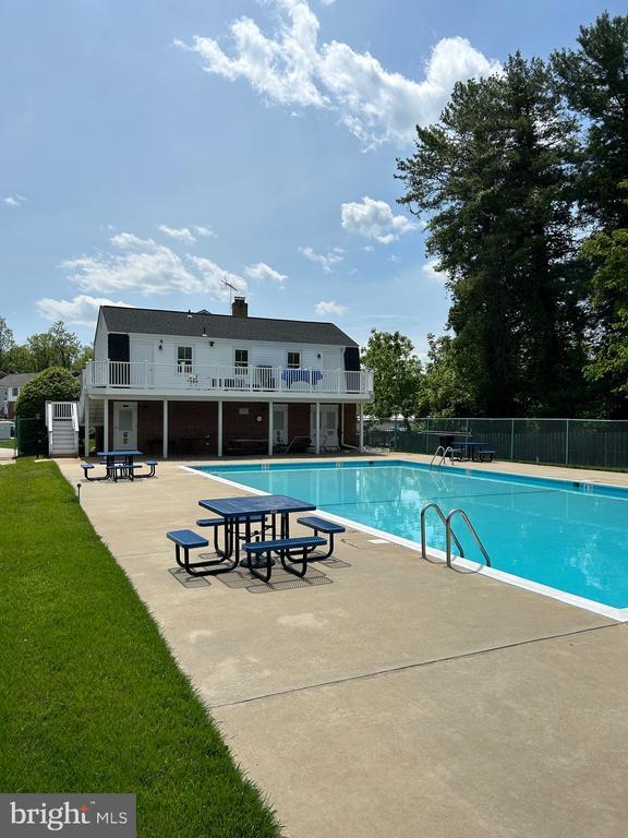 Building Photo - 136 Fairfield Dr