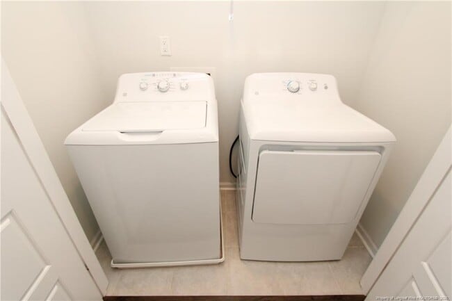 Building Photo - 1245 Russet Ln