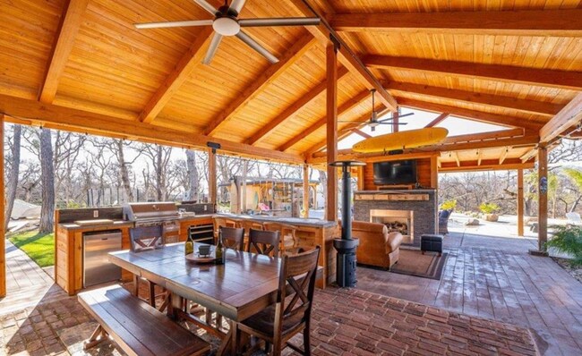Building Photo - A Private Oasis with Unmatched Amenities 4...