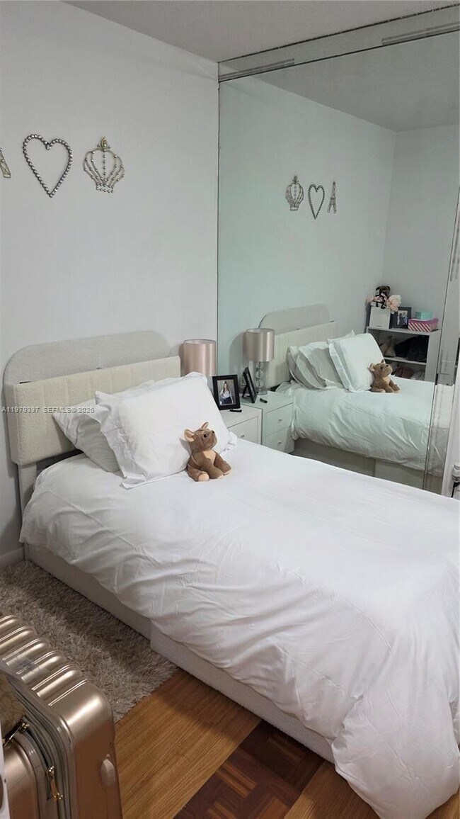 Building Photo - 750 NE 199th St