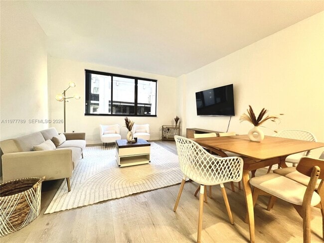 Building Photo - 540 Brickell Key Dr