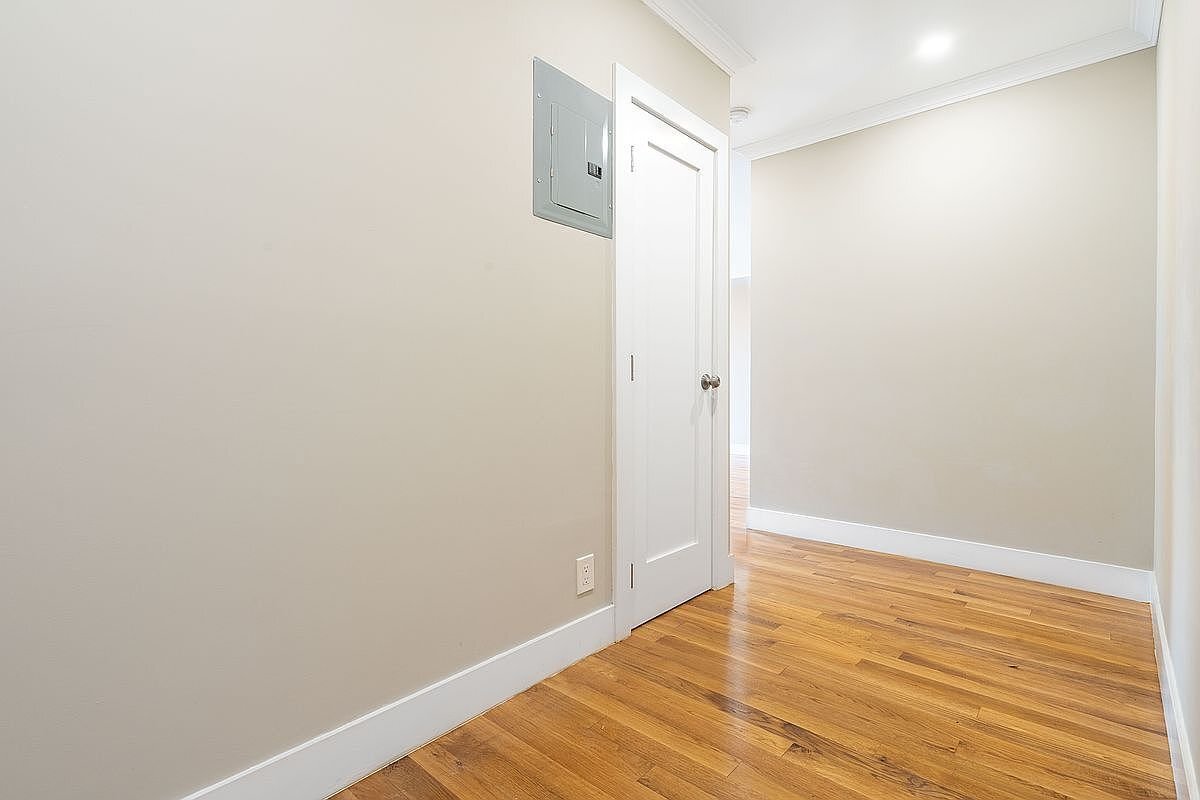 Building Photo - 811 Walton Ave