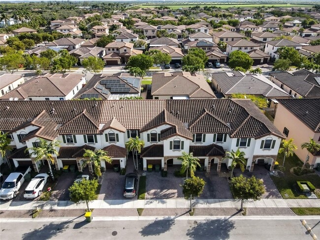 Building Photo - 141 SE 34th Terrace